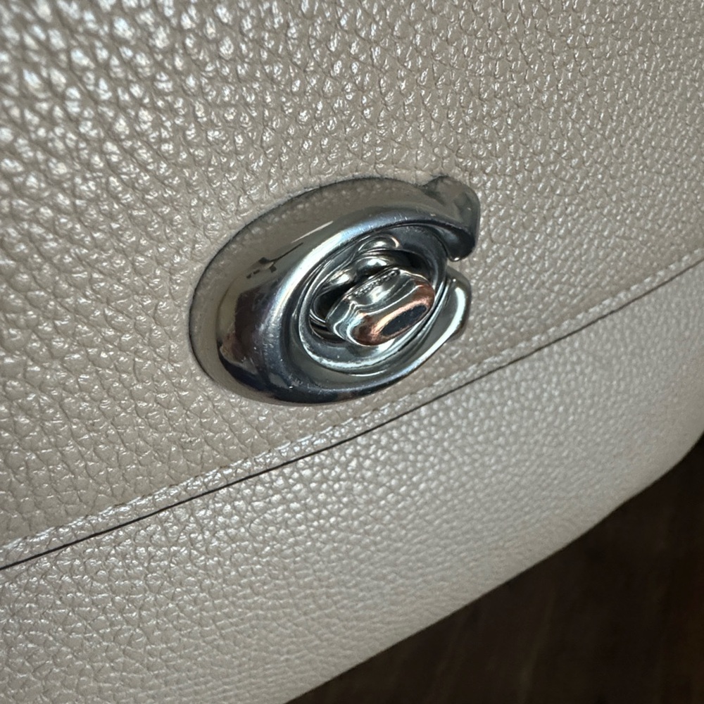 RARE Original Cassie Coach Pebble Leather Crossbody Bag in Taupe - Picture 3 of 15